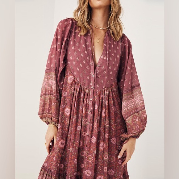 Utopia gown in berry color size XXL - Picture 3 of 6